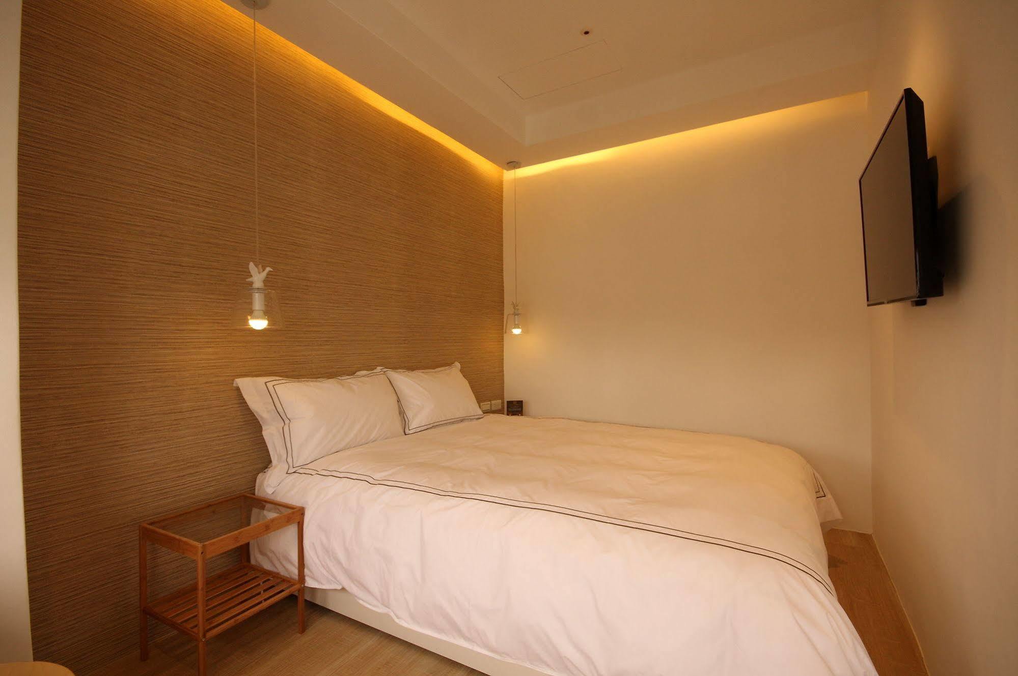 Mini West Hotel Đài Trung Ngoại thất bức ảnh